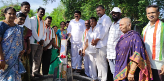 పాత మణుగూరులో హ్యాండ్ బోర్ను ప్రారంభించిన ఎమ్మెల్యే పాయం